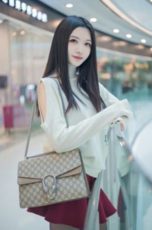 变成黑皮辣妹后和死党做了_英文版字幕